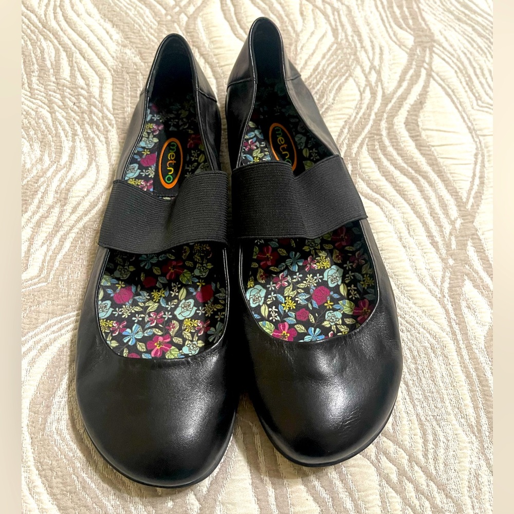 Metro Shoes